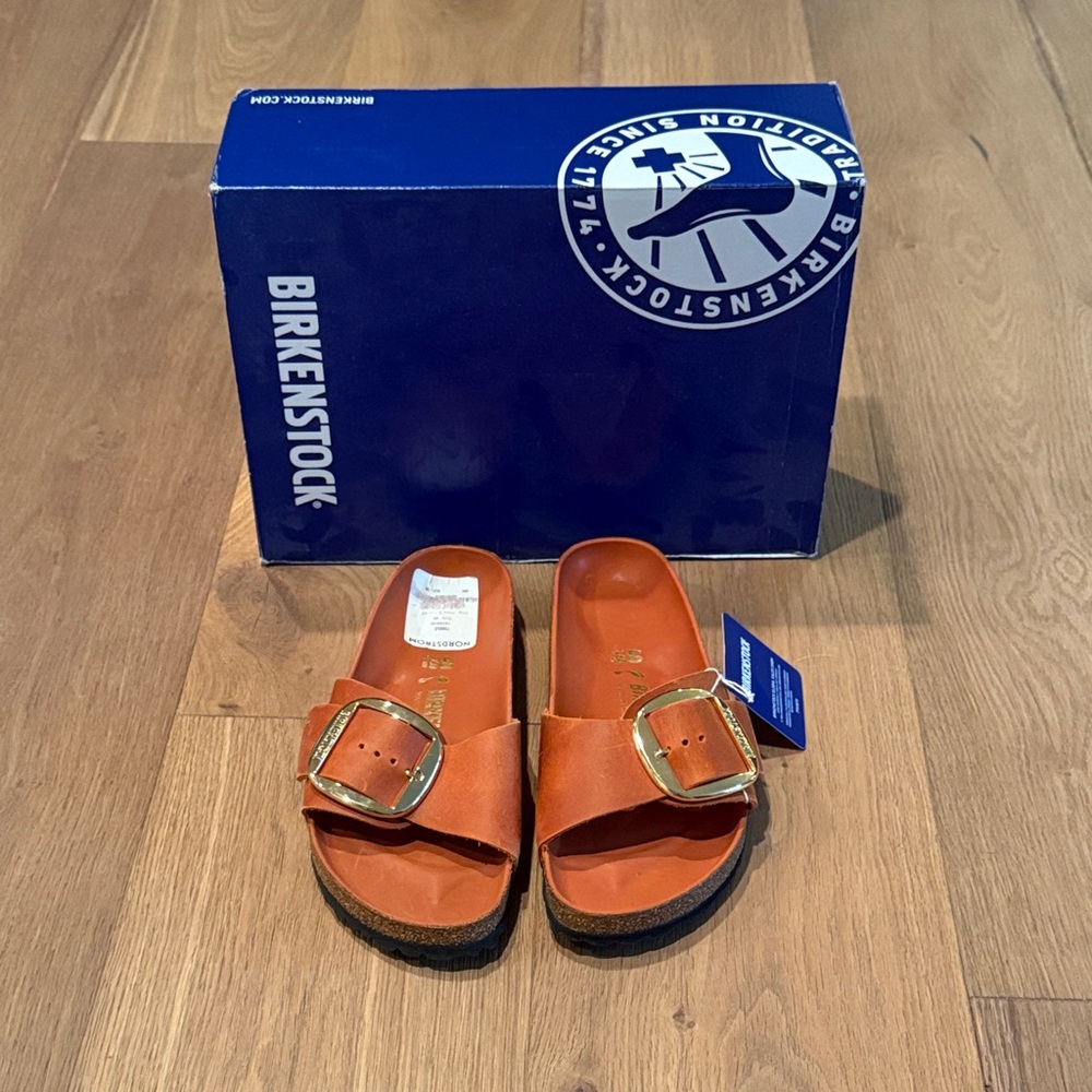 Birkenstock Men's Tan Sandals with Gold Buckle
